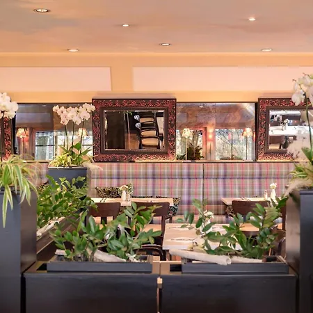 Parc Plaza Hotel 3*