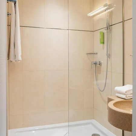 Parc Plaza Hotel 3*